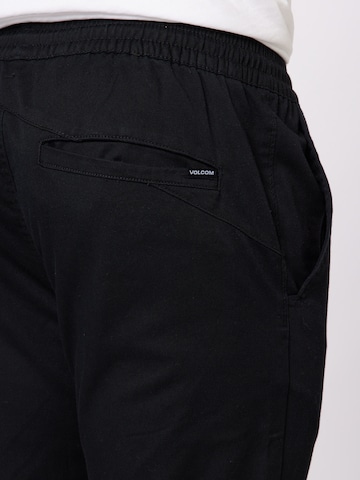 Volcom Tapered Housut 'FRICKIN' värissä musta