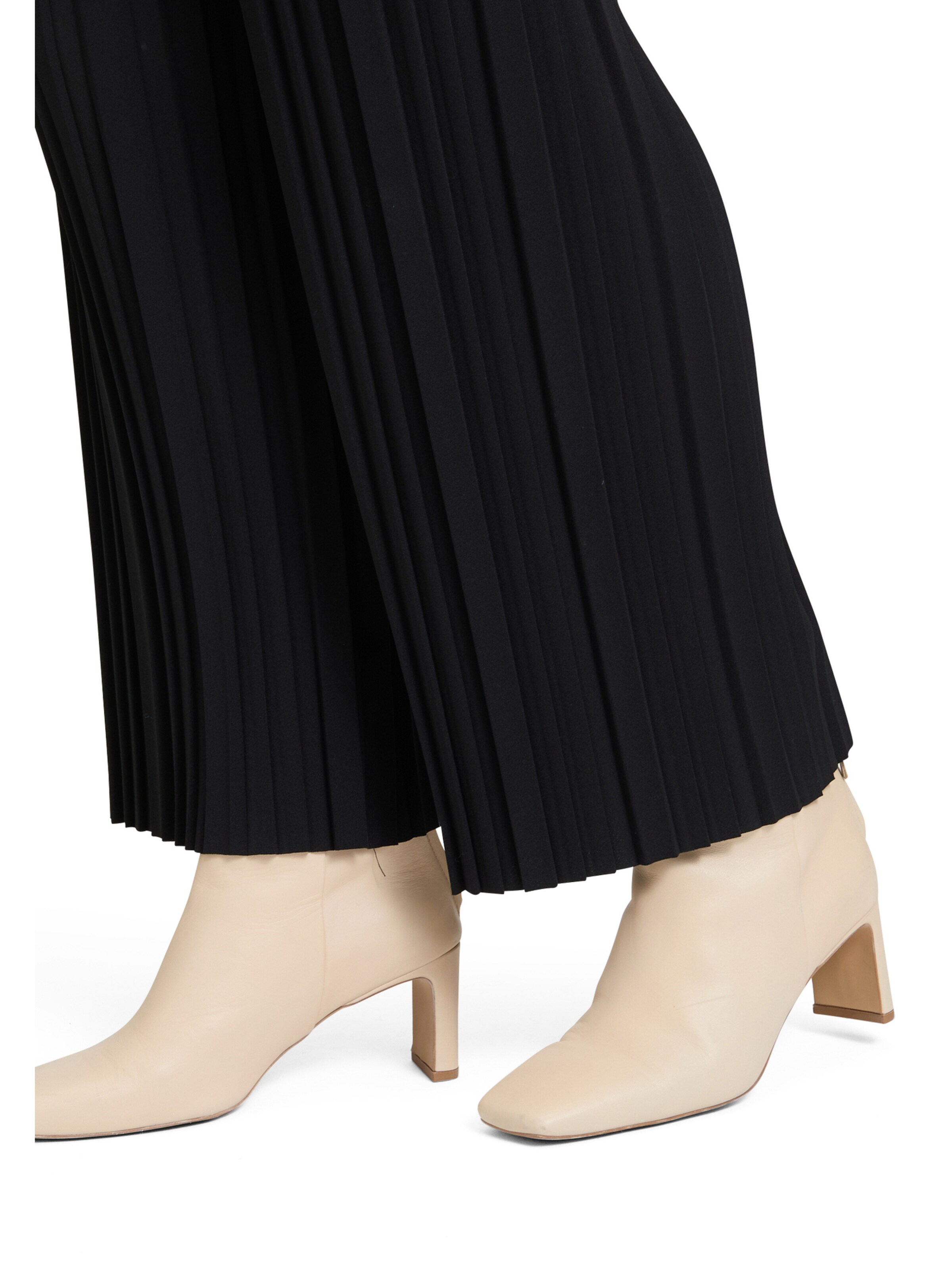 Betty Barclay Loose fit Pants in Black