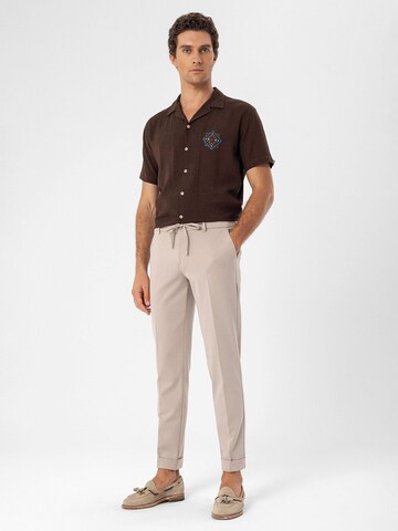 Antioch Comfort Fit Hemd in Braun