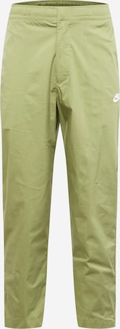 Regular Pantalon Nike Sportswear en vert : devant