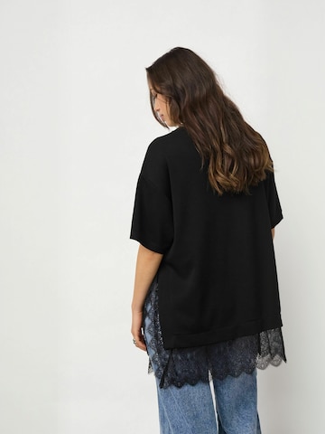Top ' LersonCC ' de la co'couture pe negru