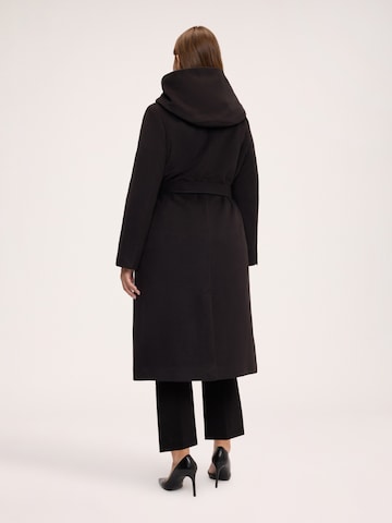 Cappotto di mezza stagione di Fiorella Rubino in nero