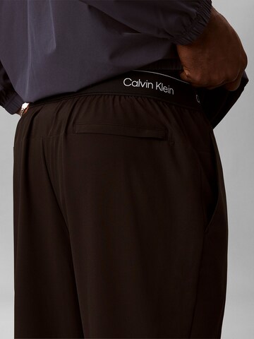 Calvin Klein Sport Tapered Sporthose in Schwarz