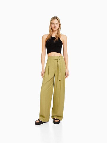 Bershka Loose fit Pleat-front trousers in Green