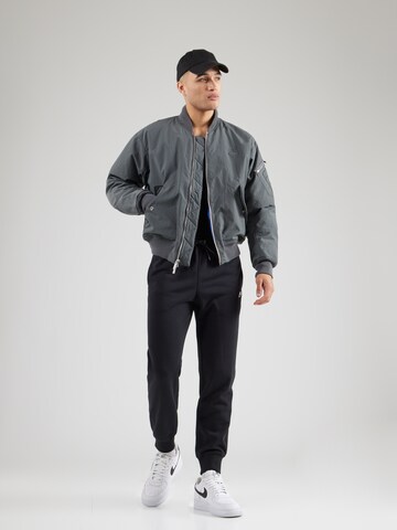 Tapered Pantaloni 'Club Fleece' de la Nike Sportswear pe negru
