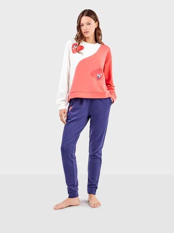 sarkans Gisela Pidžama: no priekšpuses