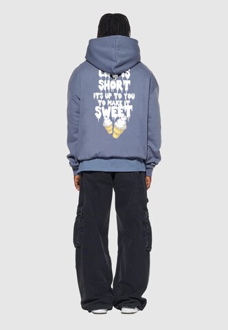 Lost Youth Sweatshirt 'Life Is Sweet' in Blau
