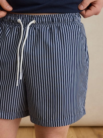 DAN FOX APPAREL Rövid fürdőnadrágok 'Juri' - kék