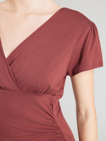 Tricou 'Lena' de la ABOUT YOU pe maro