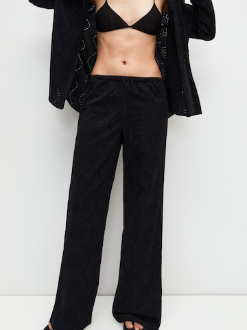 Pull&Bear Loose fit Trousers in Black