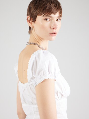 Monki - Blusa en blanco