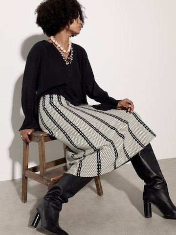 Apricot Abstract Stripe Knitted A-Line Midi Skirt ' ' in Schwarz