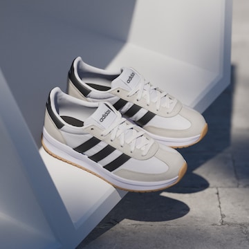 ADIDAS SPORTSWEAR - Sapatilhas baixas 'Run 70s 2.0' em branco