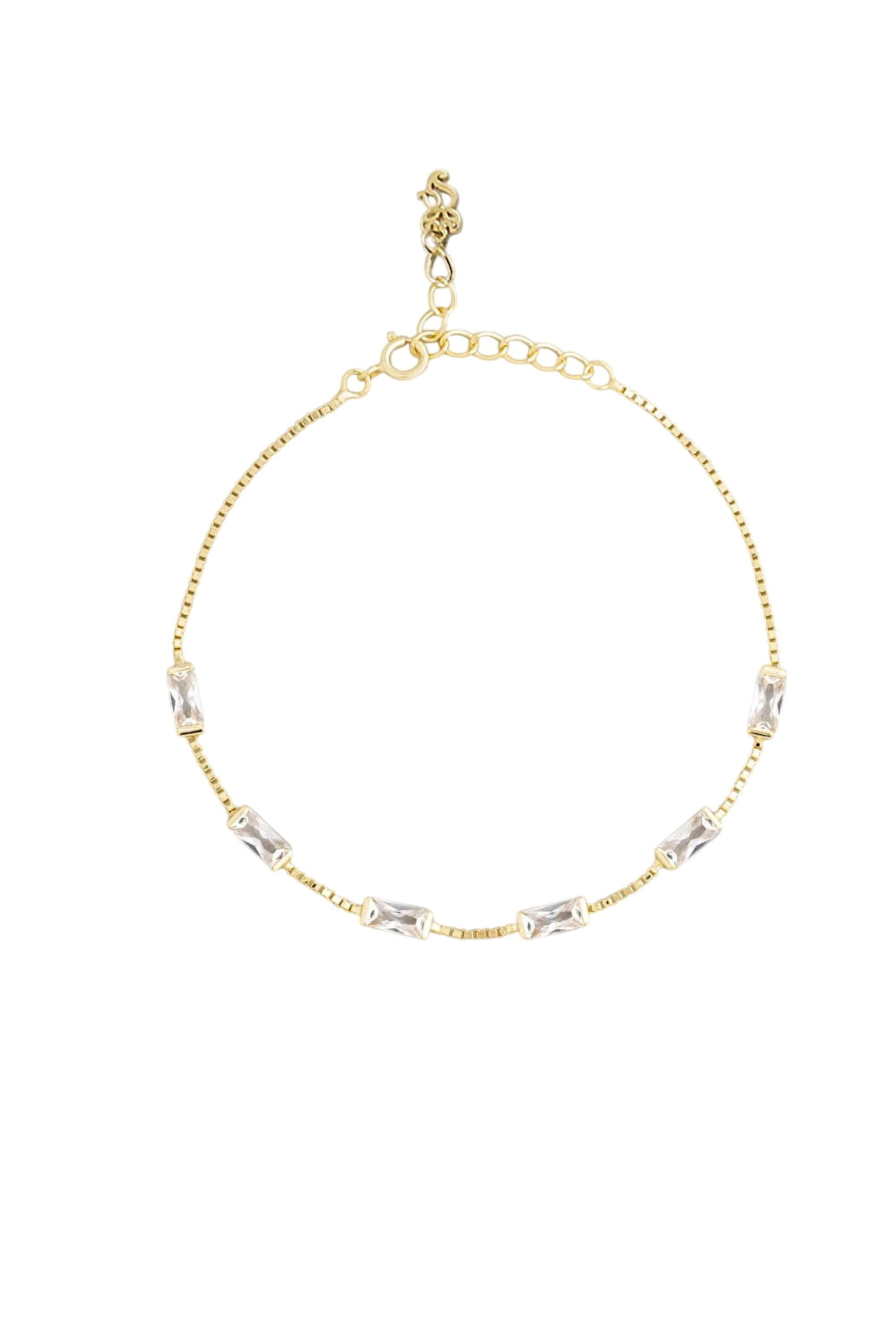 So Chic Bracelet in Gold: front