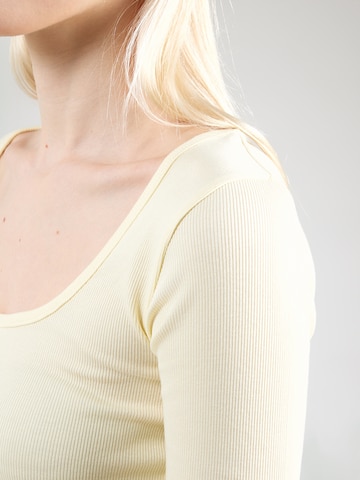 ABOUT YOU T-shirt 'Liane' i brun