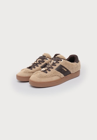 GUESS Matalavartiset tennarit 'NAOKI3' värissä beige