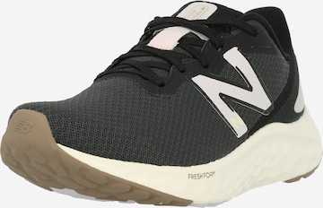 Chaussure de course 'Arishi V4' new balance en noir : devant