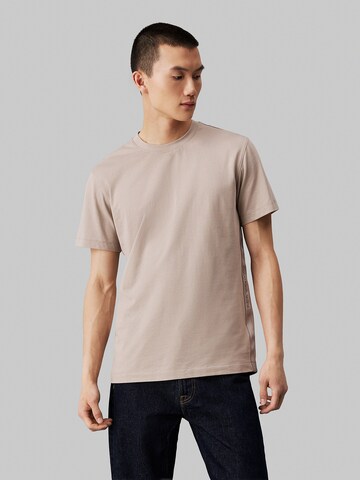 T-Shirt Calvin Klein Jeans en gris : devant