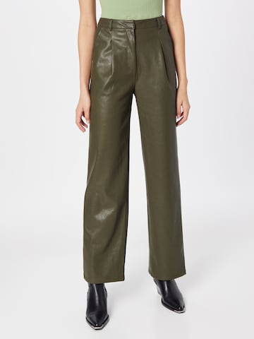 Nasty Gal Pleat-Front Pants in Green: front