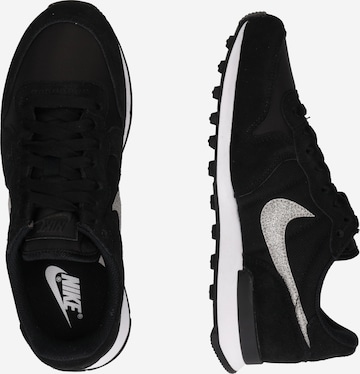 Nike Sportswear Låg sneaker 'W INTERNATIONALIST' i svart