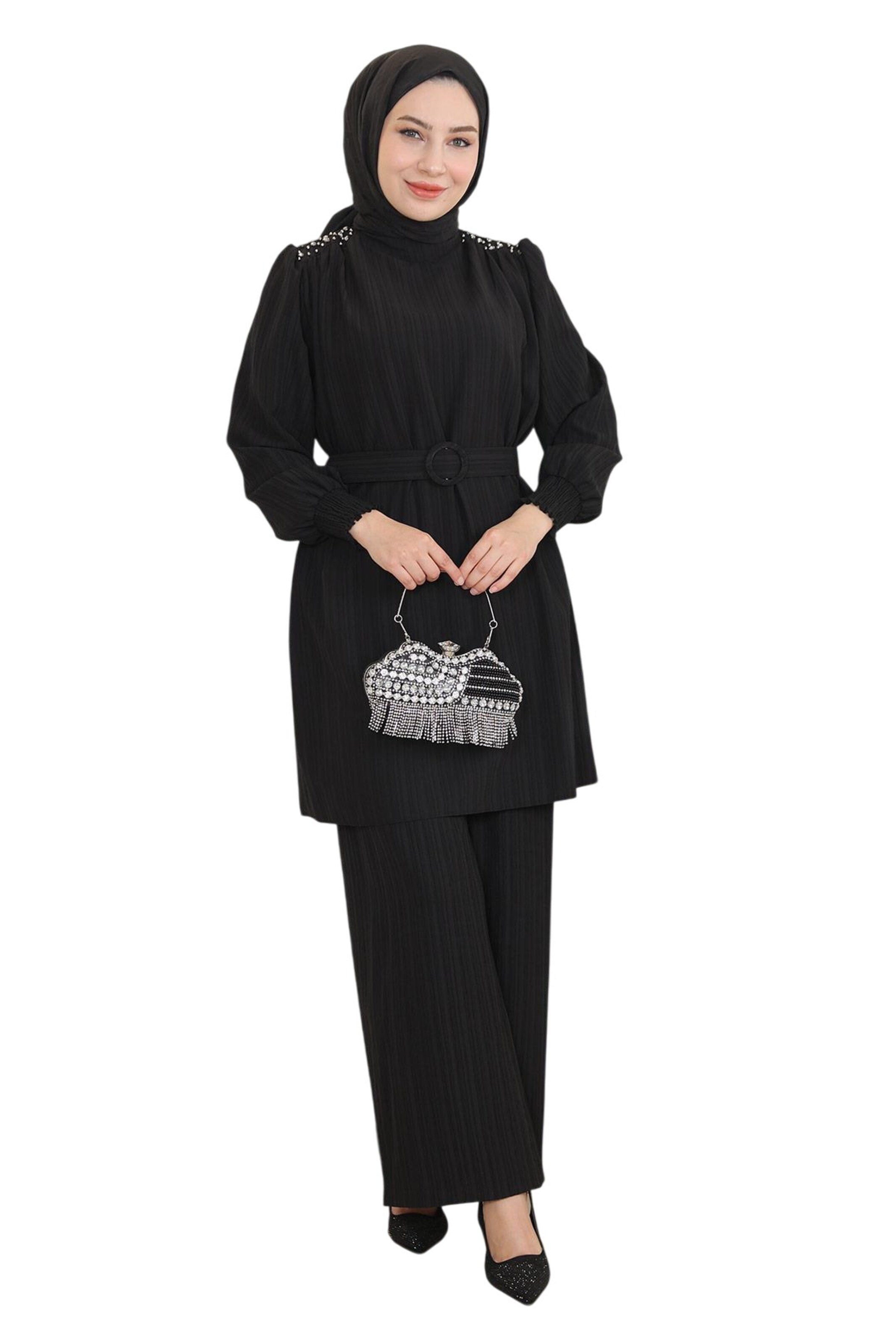 MODAMIHRAM Set in Schwarz: Vorderseite