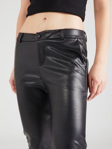 Regular Pantalon Molly BRACKEN en noir