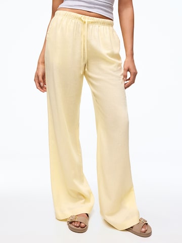 Bershka Szeroka nogawka Spodnie w kolorze żółty: przód