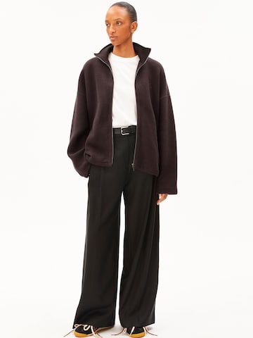 ARMEDANGELS Fleece jas in Bruin: voorkant