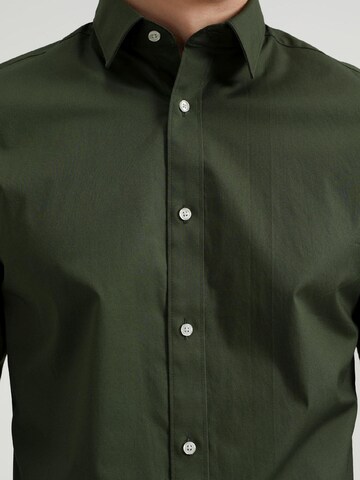 Slim fit Camicia di WE Fashion in verde