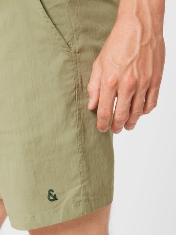 COLOURS & SONS Regular Shorts in Grün