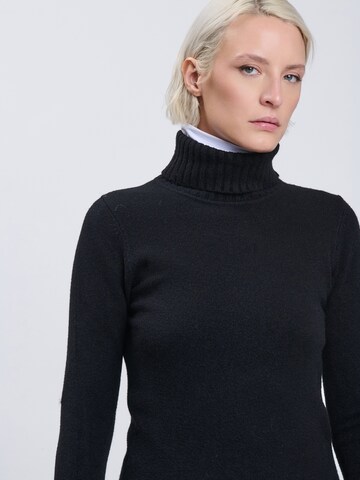 Influencer Pullover in Schwarz