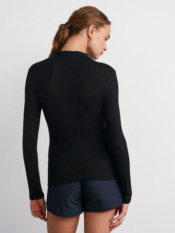 Maglietta di Dilvin in nero