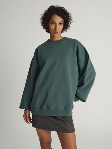 VERSTIQUE - Sudadera en verde: frente