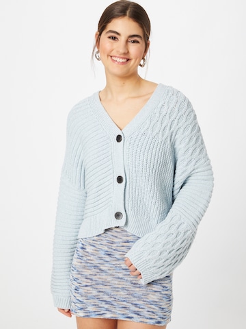 Cardigan Monki en bleu : devant