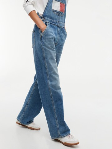 Tommy Jeans Regular Latzjeans in Blau