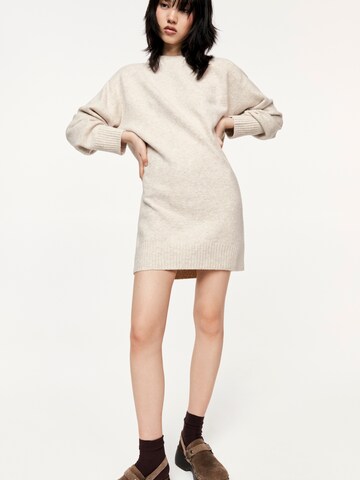 Pull&Bear Stickad klänning i beige