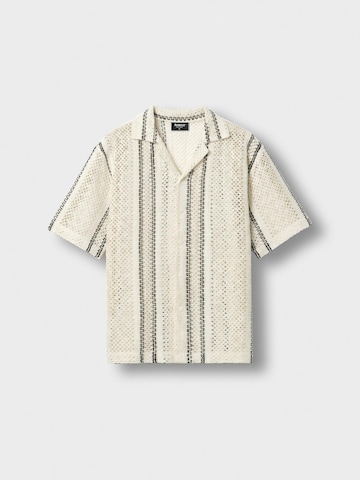 Burocs Comfort fit Button Up Shirt in White: front