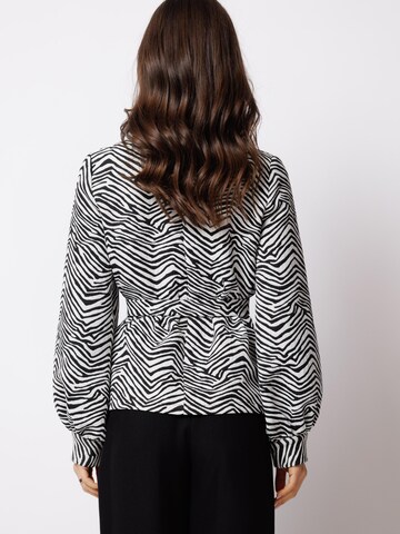 Couture de Marie - Blusa 'Blouse with Zebra Print and Tie Belt – Black/Ivory – Sienna' en negro
