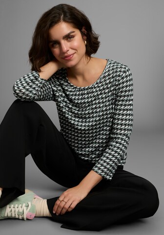 LAURA SCOTT Shirt in Black: front