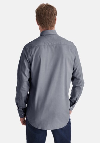 Coupe regular Chemise 'Hugh' Stooker Men en gris