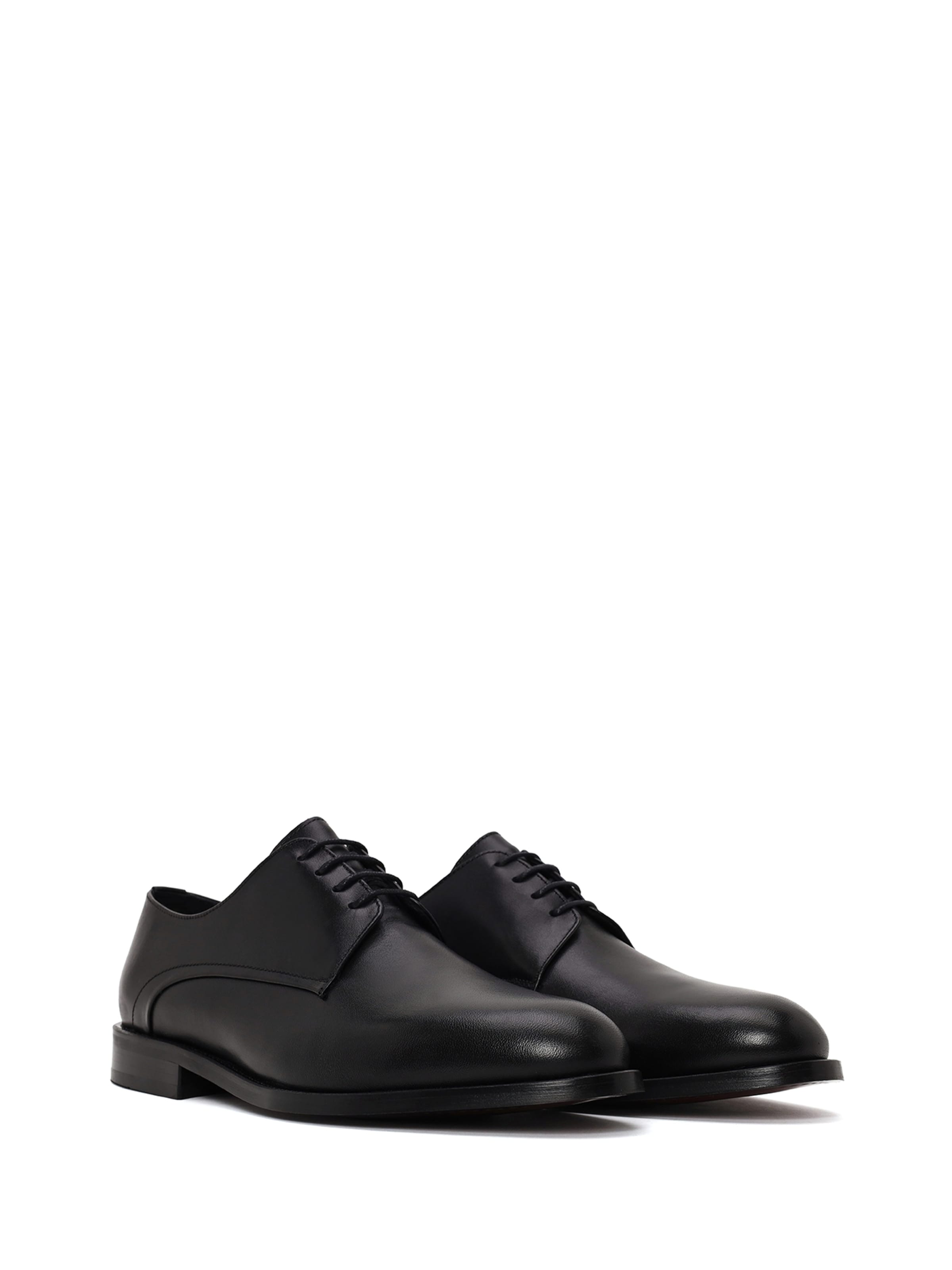 Scarpa stringata di Derimod in nero