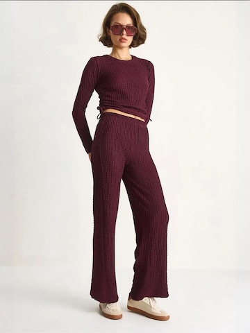 Pantalons de tailleur Bianco Lucci en violet