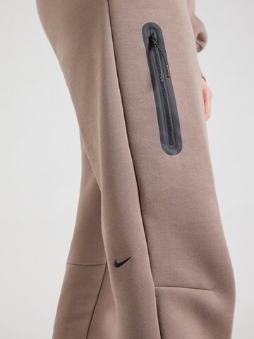 Nike Sportswear Tapered Broek 'TCH FLC' in Bruin