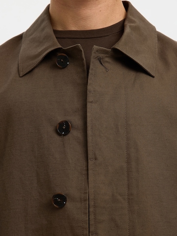 SELECTED Tussenjas in Bruin