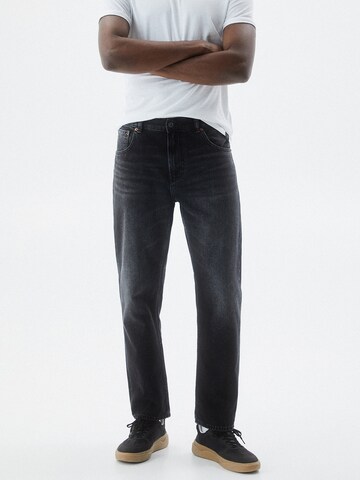 Pull&Bear Regular Jeans in Zwart: voorkant