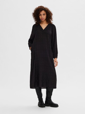 Robe SELECTED en noir : devant