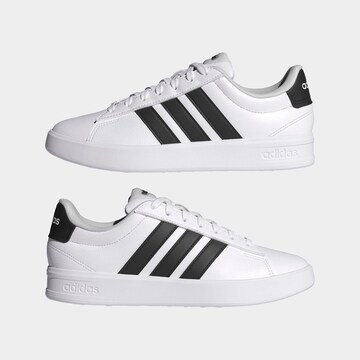 Baskets basses 'Grand Court 3.0' ADIDAS SPORTSWEAR en blanc