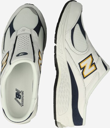 Sneaker bassa '2002' di new balance in bianco