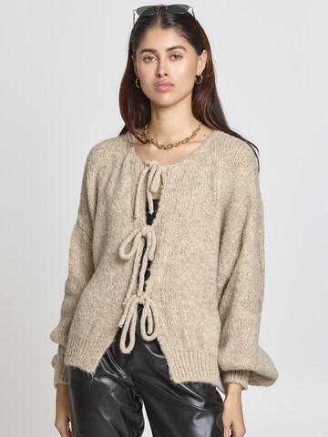 Lilavie Strickjacke ' Miaa ' in Beige: Vorderseite