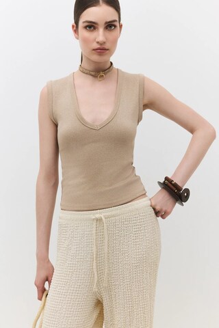 No Matter What Top in Beige: voorkant